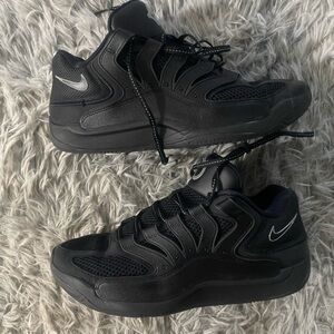 KD 18 ‘Triple Black’